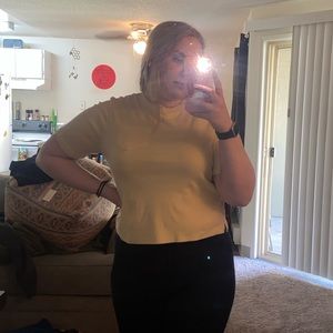 A new day pale yellow short sleeve t shirt. Size XS
